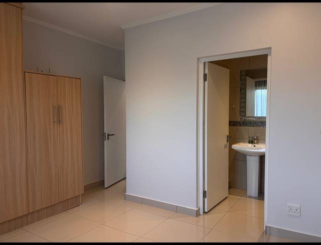 2 BEDROOM APARTMENT FOR SALE IN UMHLANGA RIDGE